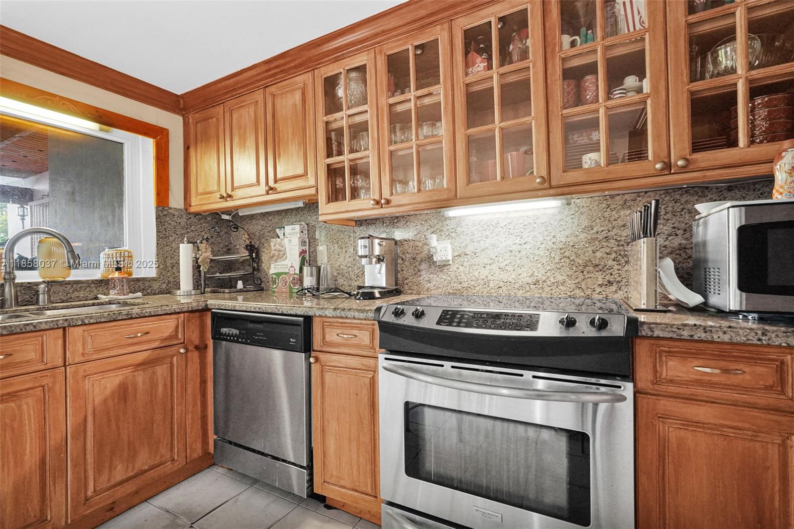 TROPICAL HIGHLANDS 3RD AD - Residential