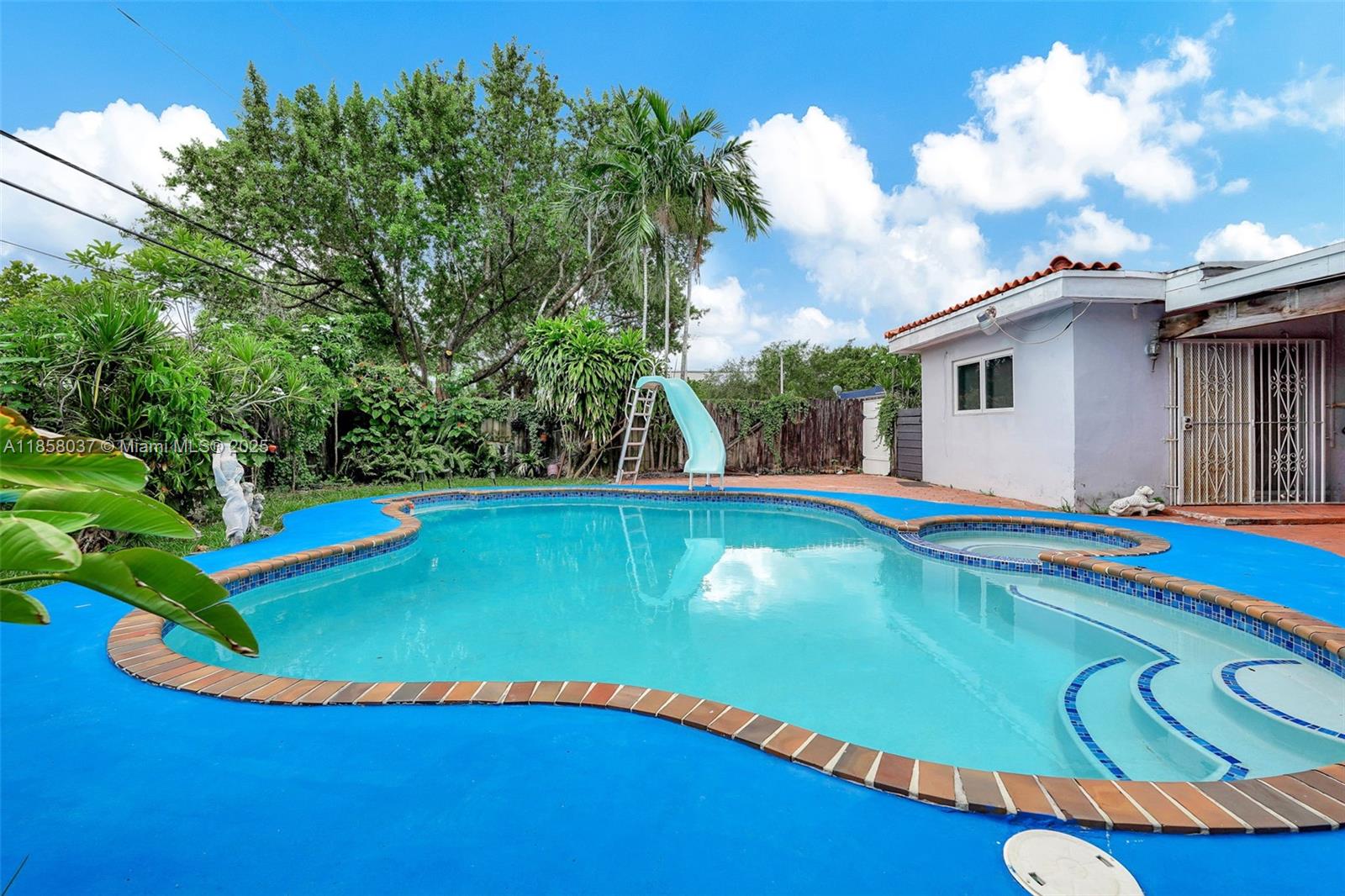 TROPICAL HIGHLANDS 3RD AD - Residential