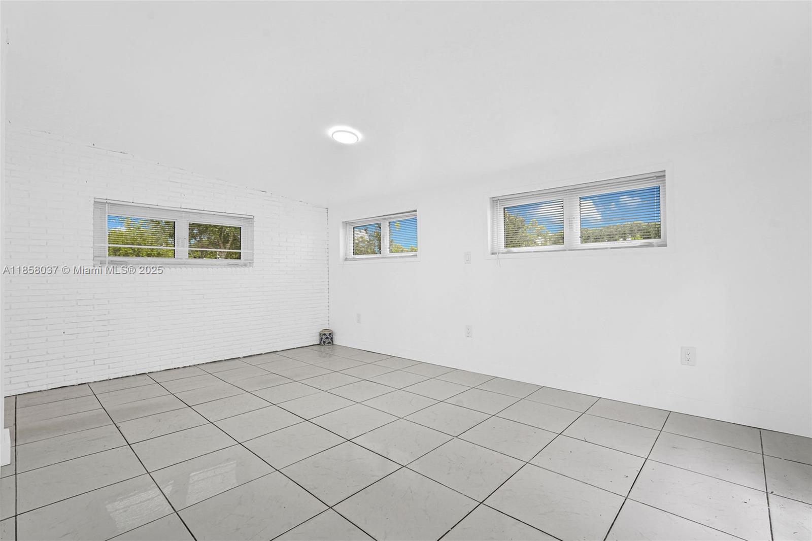 TROPICAL HIGHLANDS 3RD AD - Residential