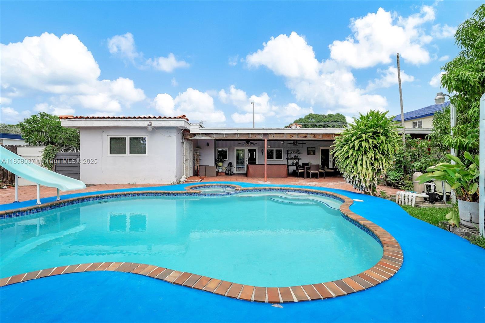 TROPICAL HIGHLANDS 3RD AD - Residential