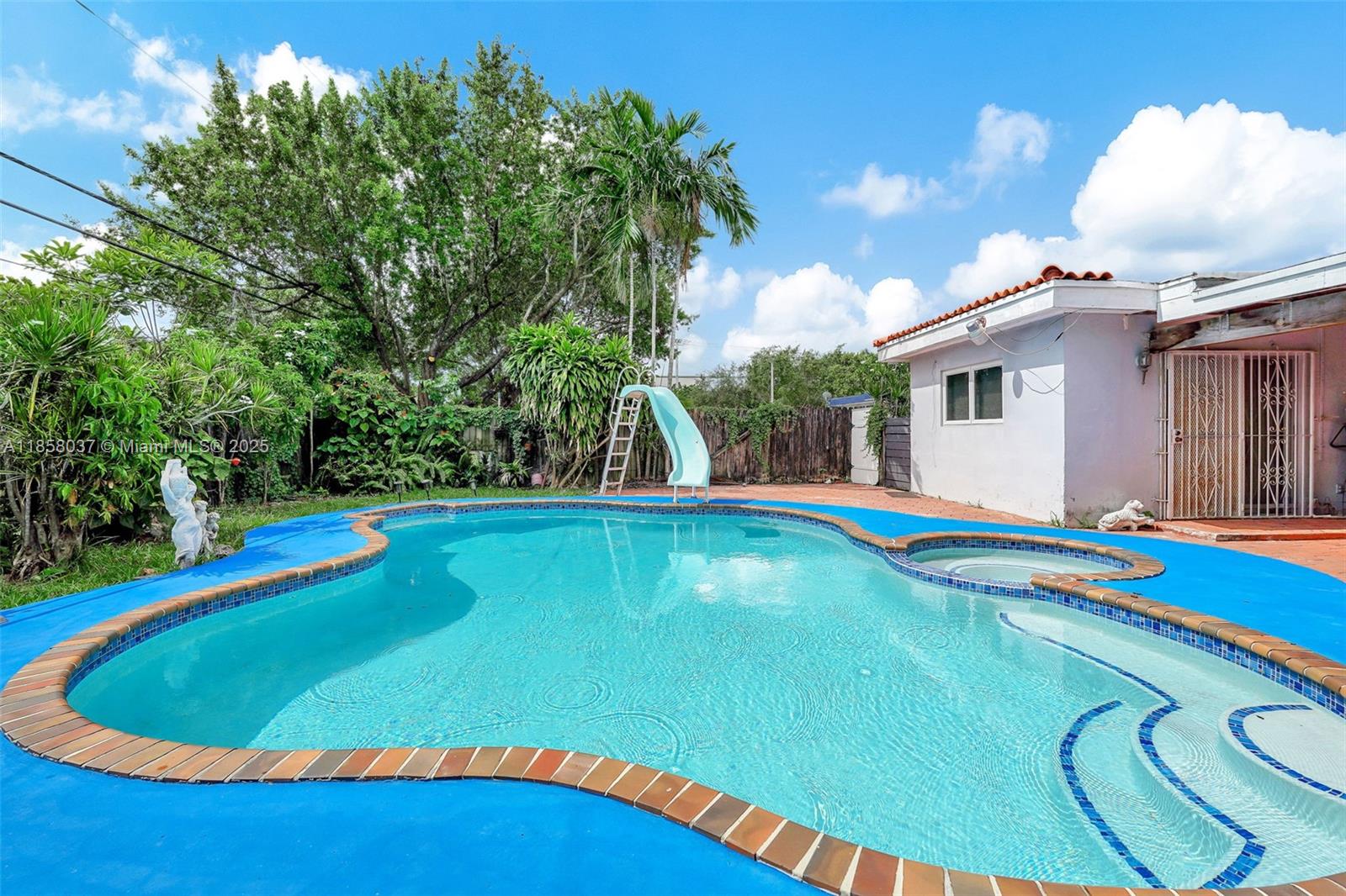 TROPICAL HIGHLANDS 3RD AD - Residential