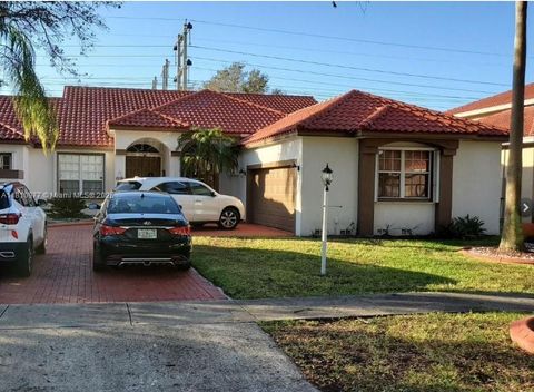 10320 Guatemala St - Cooper City FL 33026