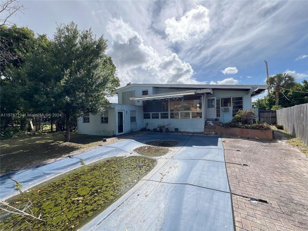 Photo of 2412 Sugarloaf Ln, Fort Lauderdale, FL 33312 (MLS # A11578710)