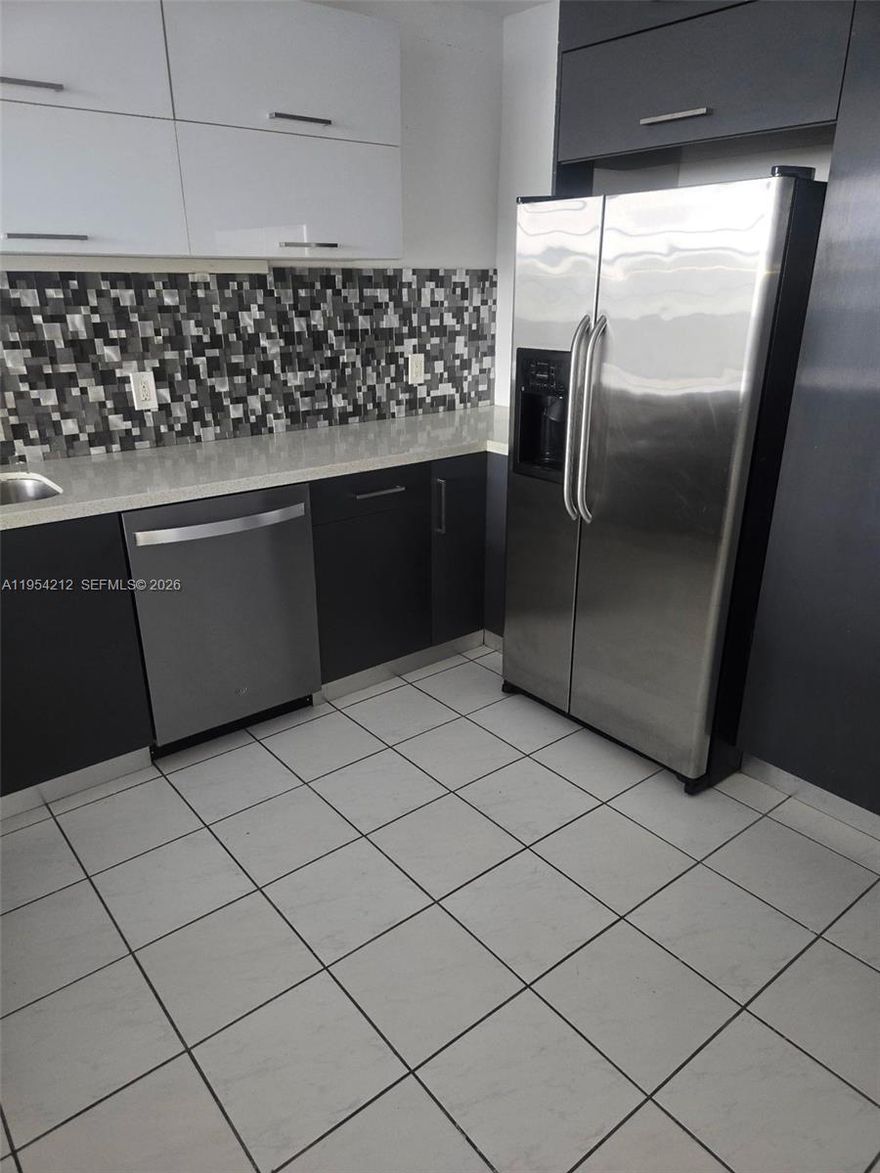 BEAUTIFUL 1/1 UNIT IN GREAT LOCATION. OPEN KITCHEN WITH SS APPLIANCES. ONE ASSIGNED PARKING SPOTPLUS GUEST PARKING, TWO LARGE POOLS, EASY ACCESS TO MAJOR HIGHWAYS, AVENTURA MALL, SUNNY ISLESBEACH. WALKING DISTANCE TO PUBLIX, RESTAURANTS, LA FITNESS, BANKS AND MUCH MORE. FOR SHOWINGPLEASE EXT LISTING AGENT