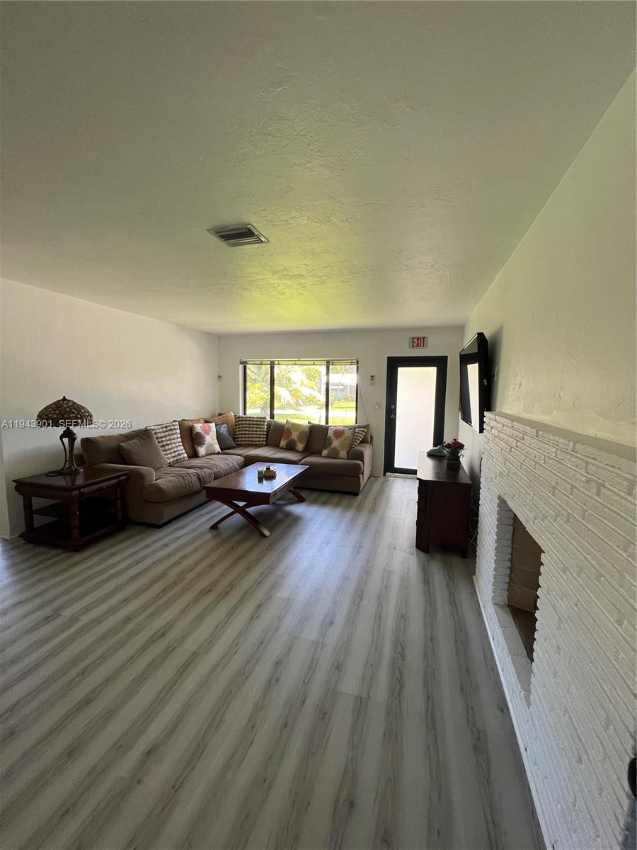 HOLLYWOOD COUNTRY CLUB DI - Residential