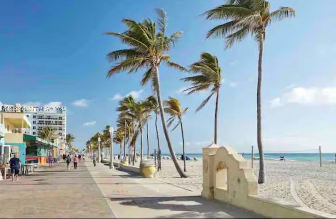 HOLLYWOOD COUNTRY CLUB DI - Residential