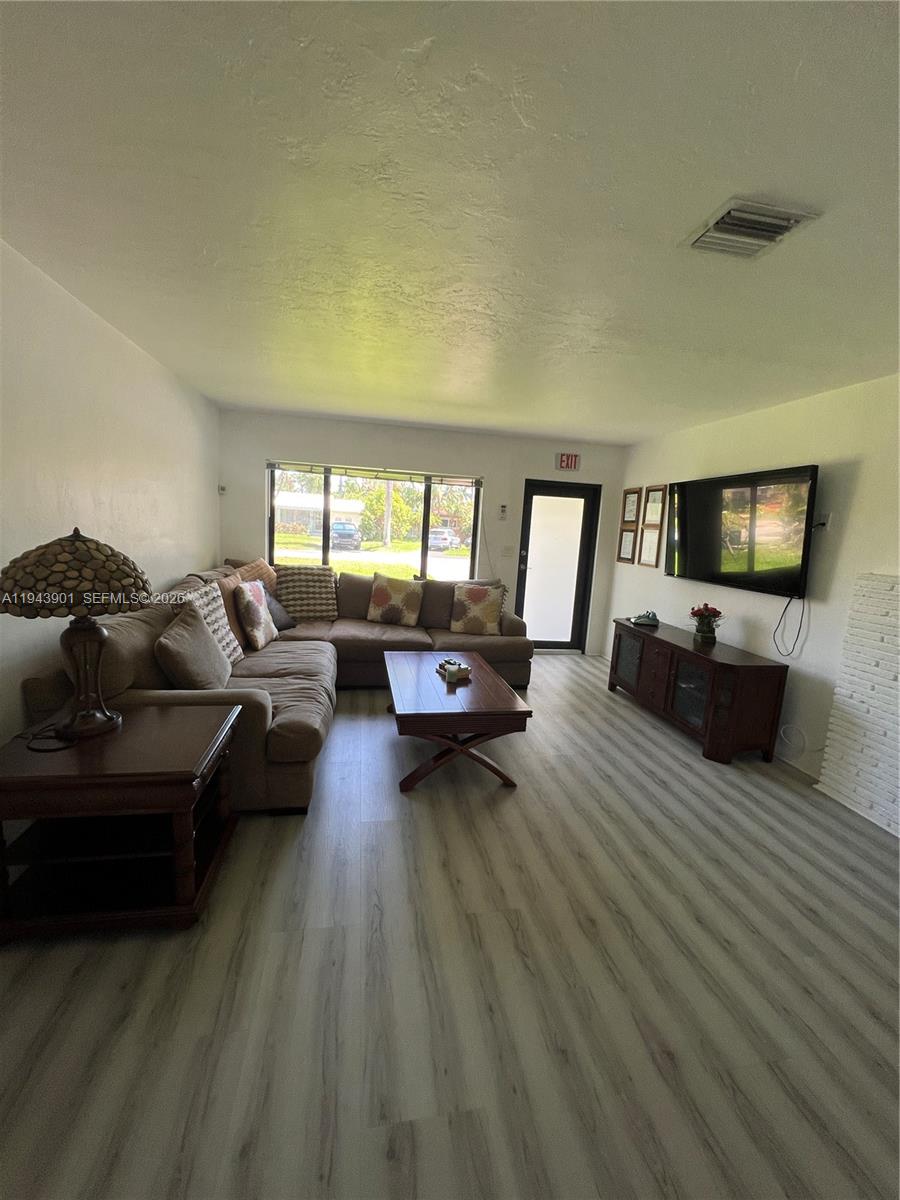 HOLLYWOOD COUNTRY CLUB DI - Residential