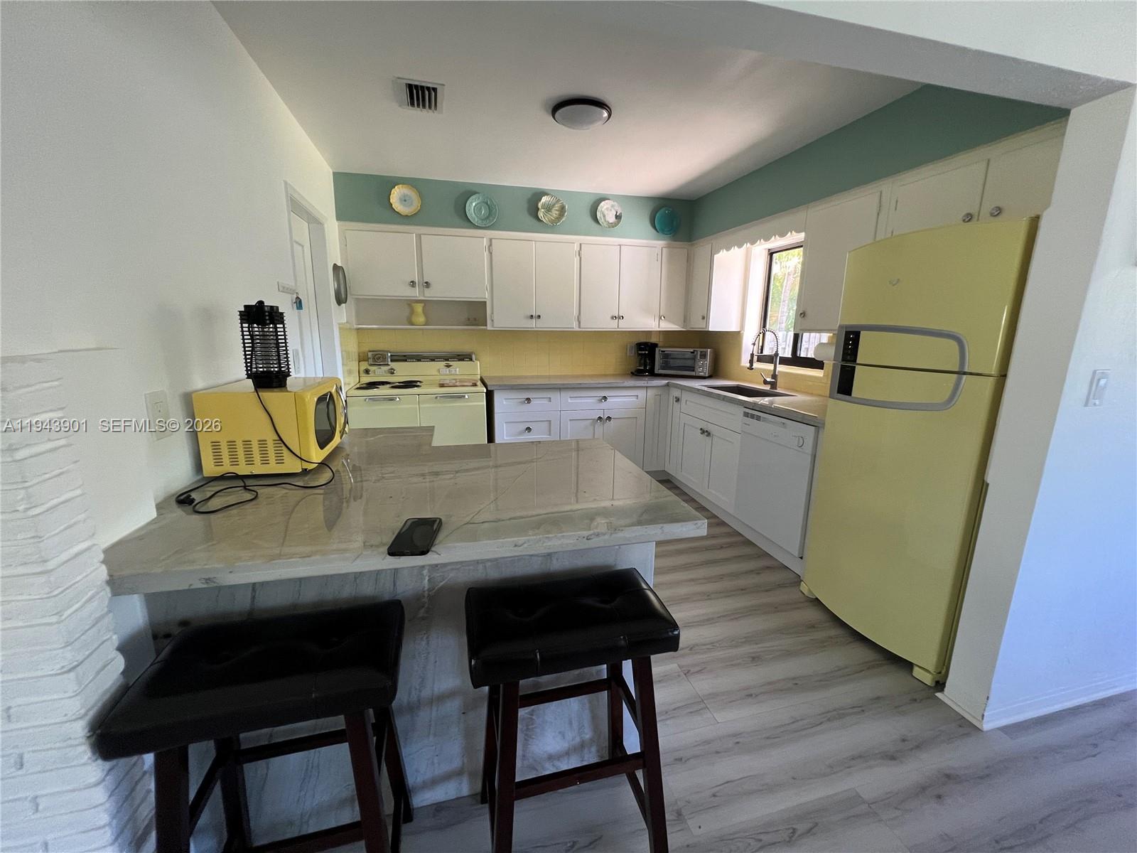 HOLLYWOOD COUNTRY CLUB DI - Residential