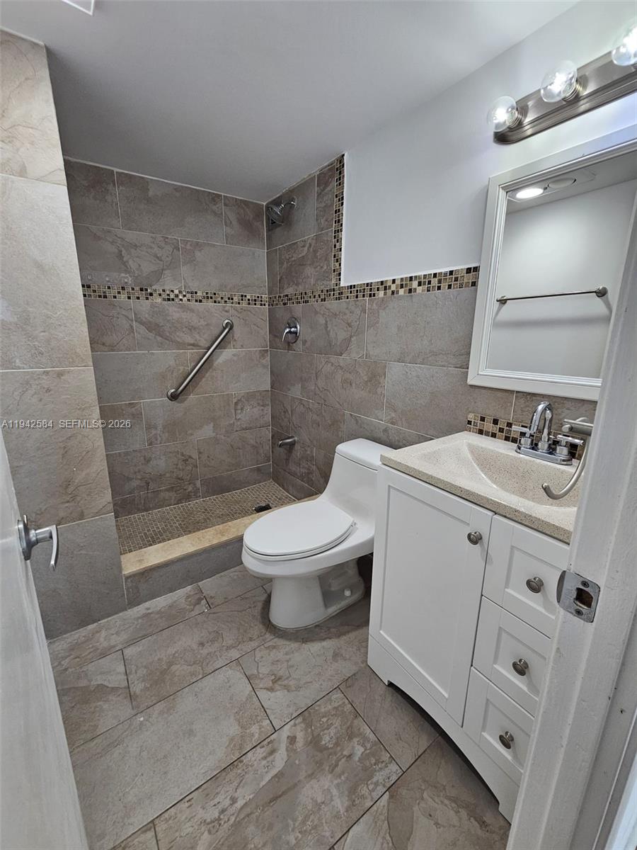 BURLEIGH HOUSE CONDO - Residential