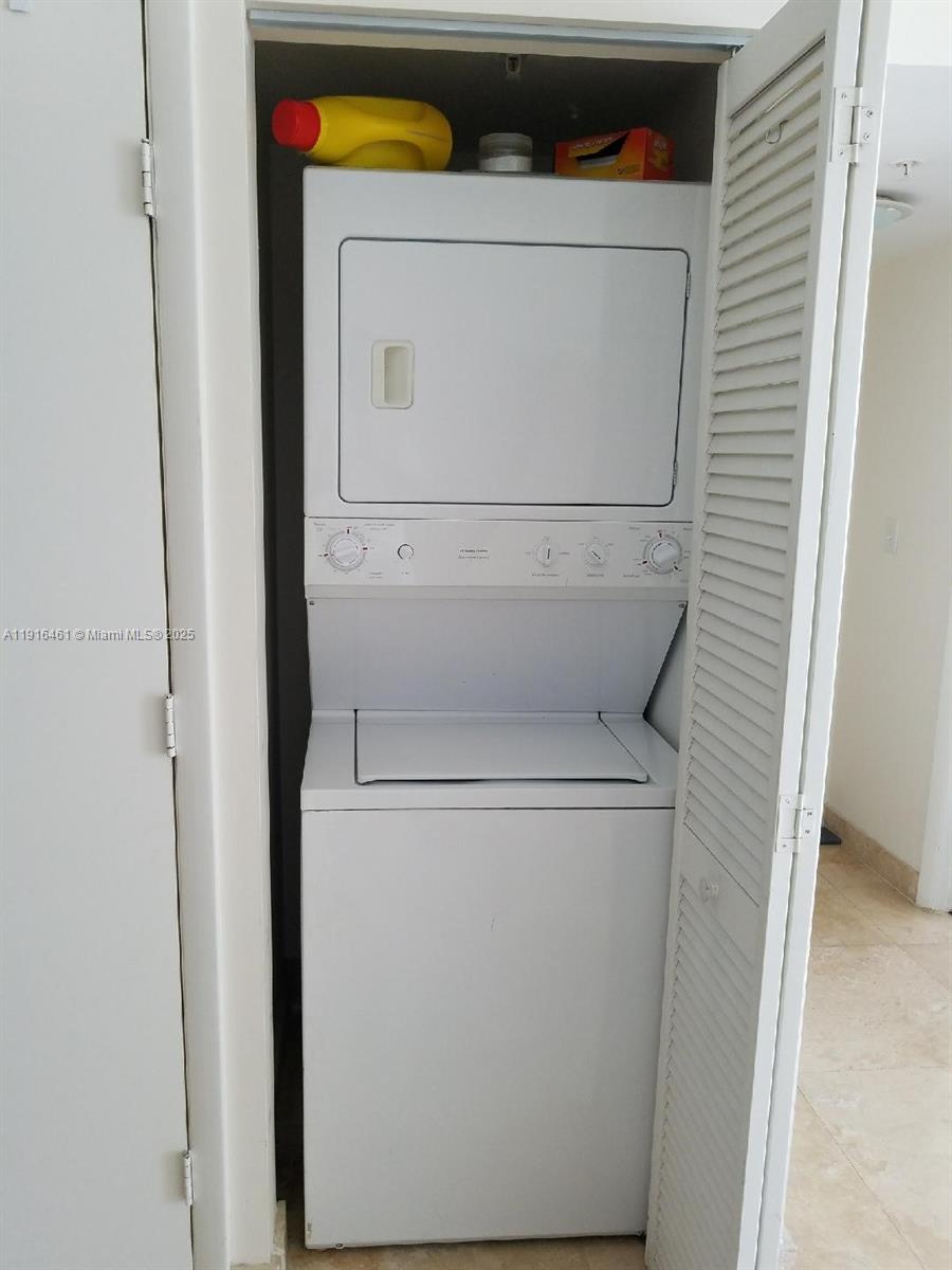 BRICKELL ON THE RIVER N T - Residential