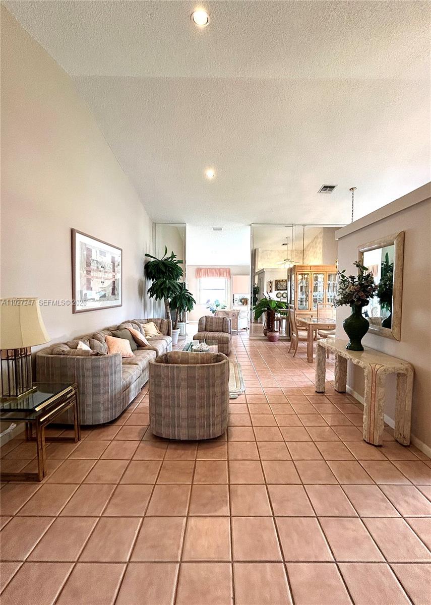 5275 Tiffany Anne Cir
