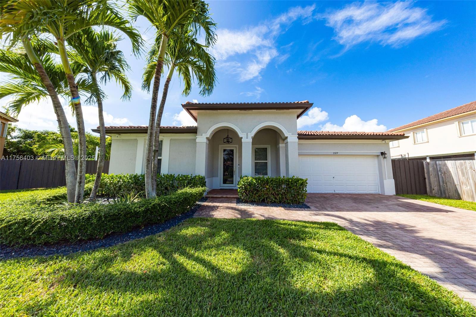 2122 Ne 39th Ter, Homestead, Miami-Dade County, Florida - 5 Bedrooms  
4 Bathrooms - 