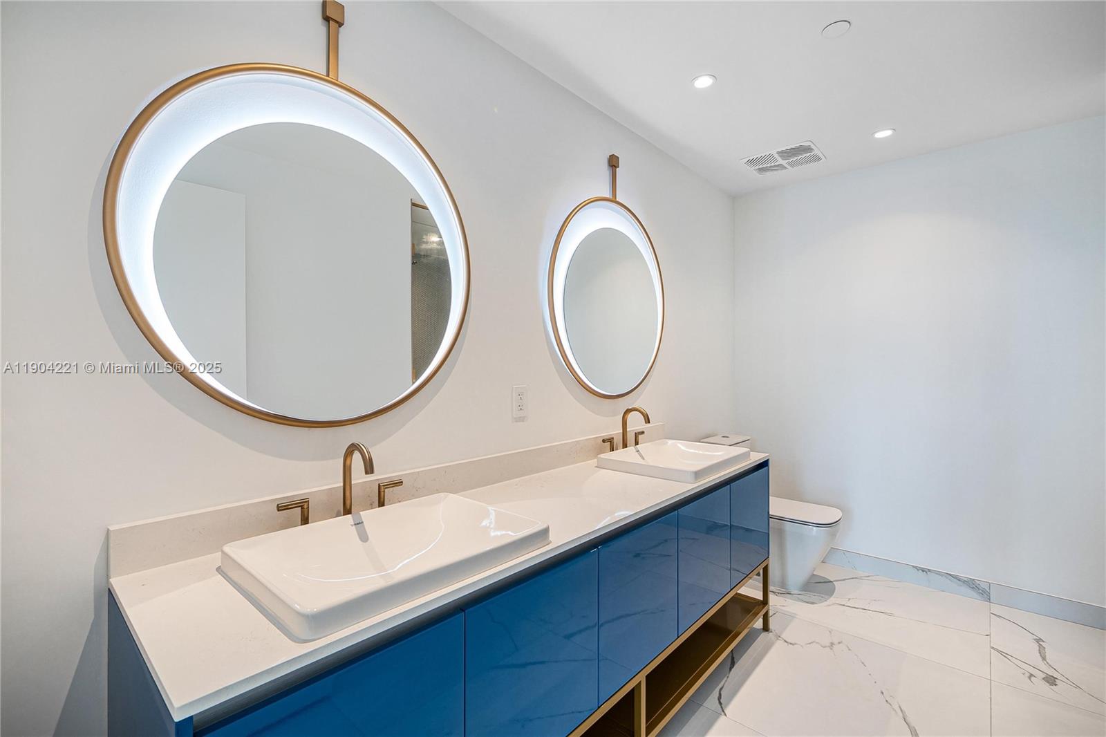 RHODES AMD NEW BISC - Residential Lease