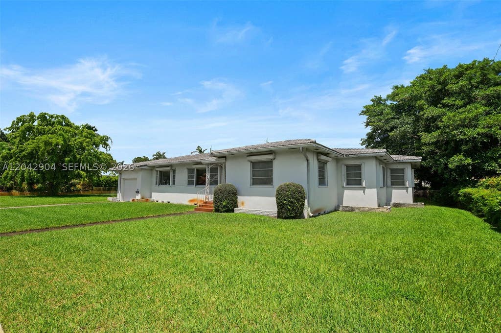 Photo of 20 SW 4th St, Dania Beach, FL 33004 (MLS # A12042904)