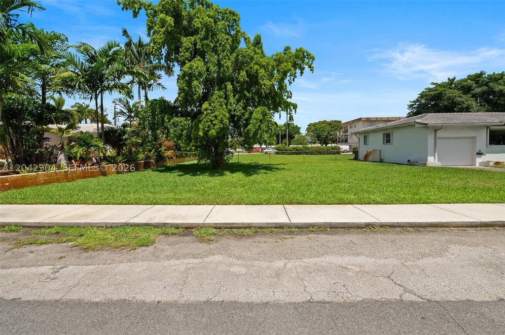 Photo of 20 SW 4th St, Dania Beach, FL 33004 (MLS # A12042904)