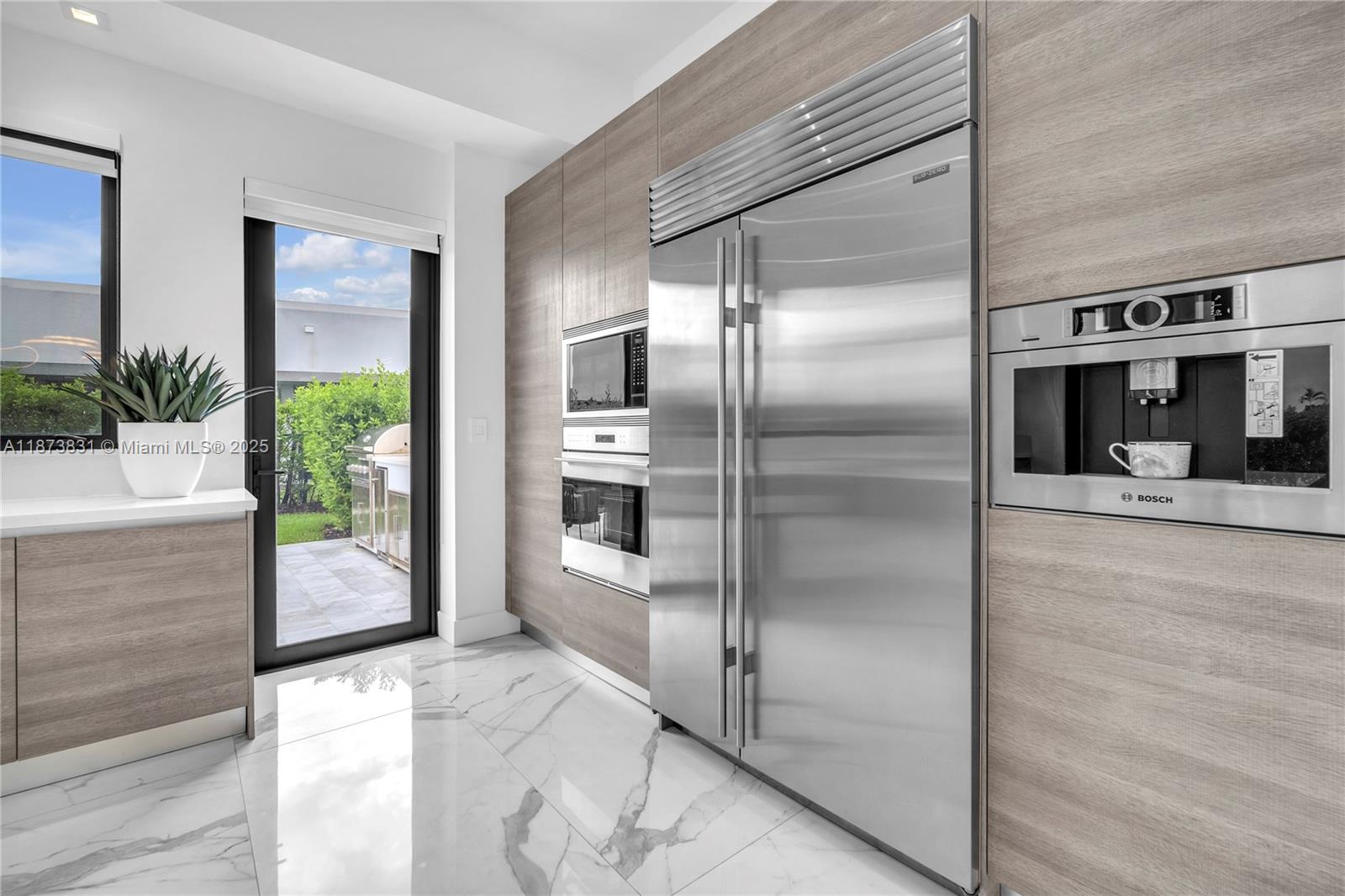 WESTON ESTATES - Residential