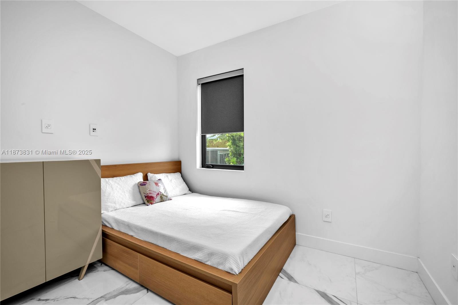 WESTON ESTATES - Residential