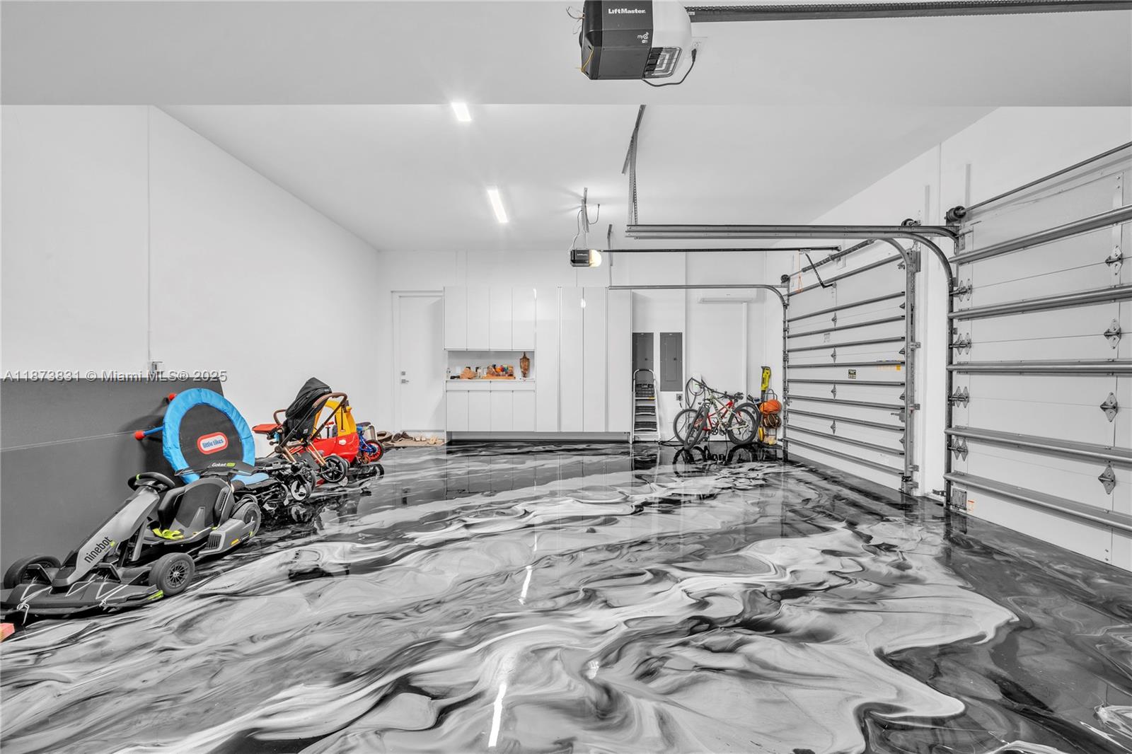 WESTON ESTATES - Residential