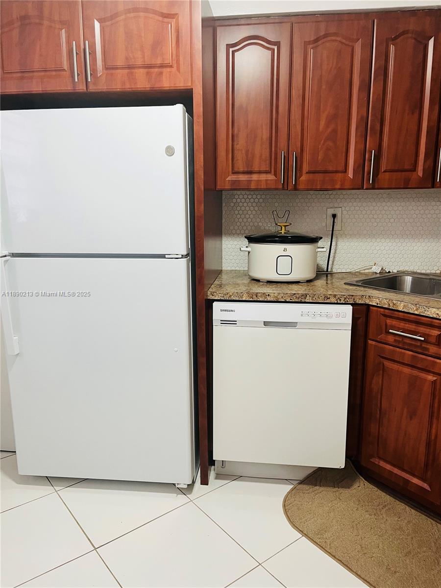 FIFTH HORIZONS CONDO - Residential