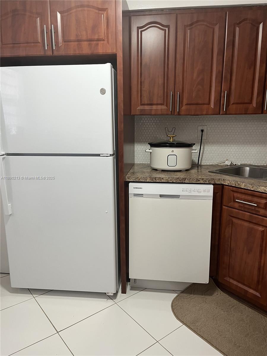 FIFTH HORIZONS CONDO - Residential