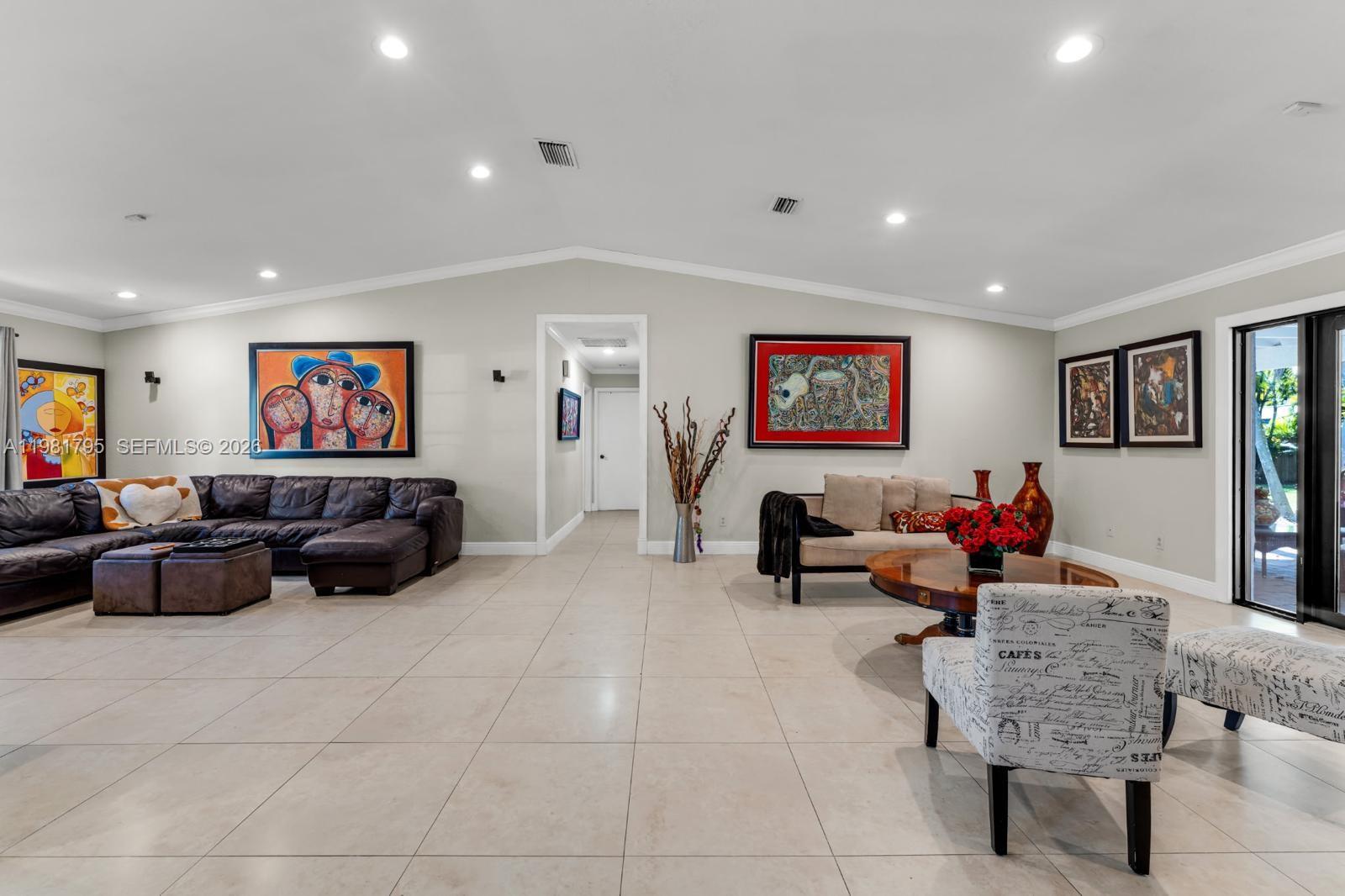 KINGS GROVE - Residential