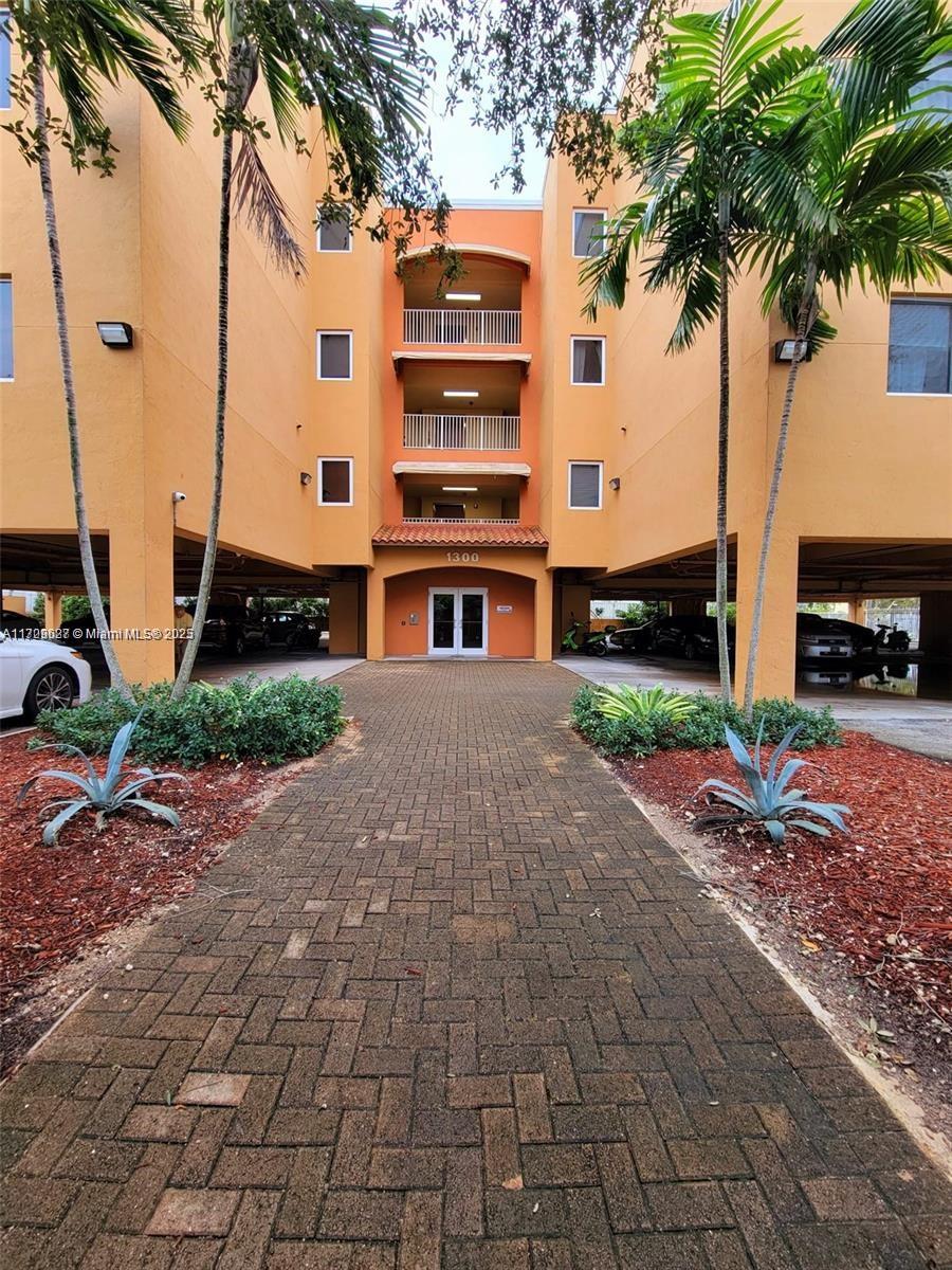 SPECTACULAR AND SPACIOUS APARTMENT FOR SALE, COMPLETELY REMODELED. TWO BEDROOMS AND TWO BATHROOMS. LAUNDRY ROOM INSIDE THE APARTMENT. NEAR MIAMI SHORES AND JUST 15 MIN FROM MAIMI DESIGN DISTRICT AND WYNWOOD. DON'T MISS THIS OPPORTUNITY TO LIVE NEAR SOME OF THE MOST IMPORTANT AREAS OF MIAMI. JUST 22 MINUTES FROM MAIAMI INTERNATIONAL AIRPORT. MOTIVATED OWNER.
