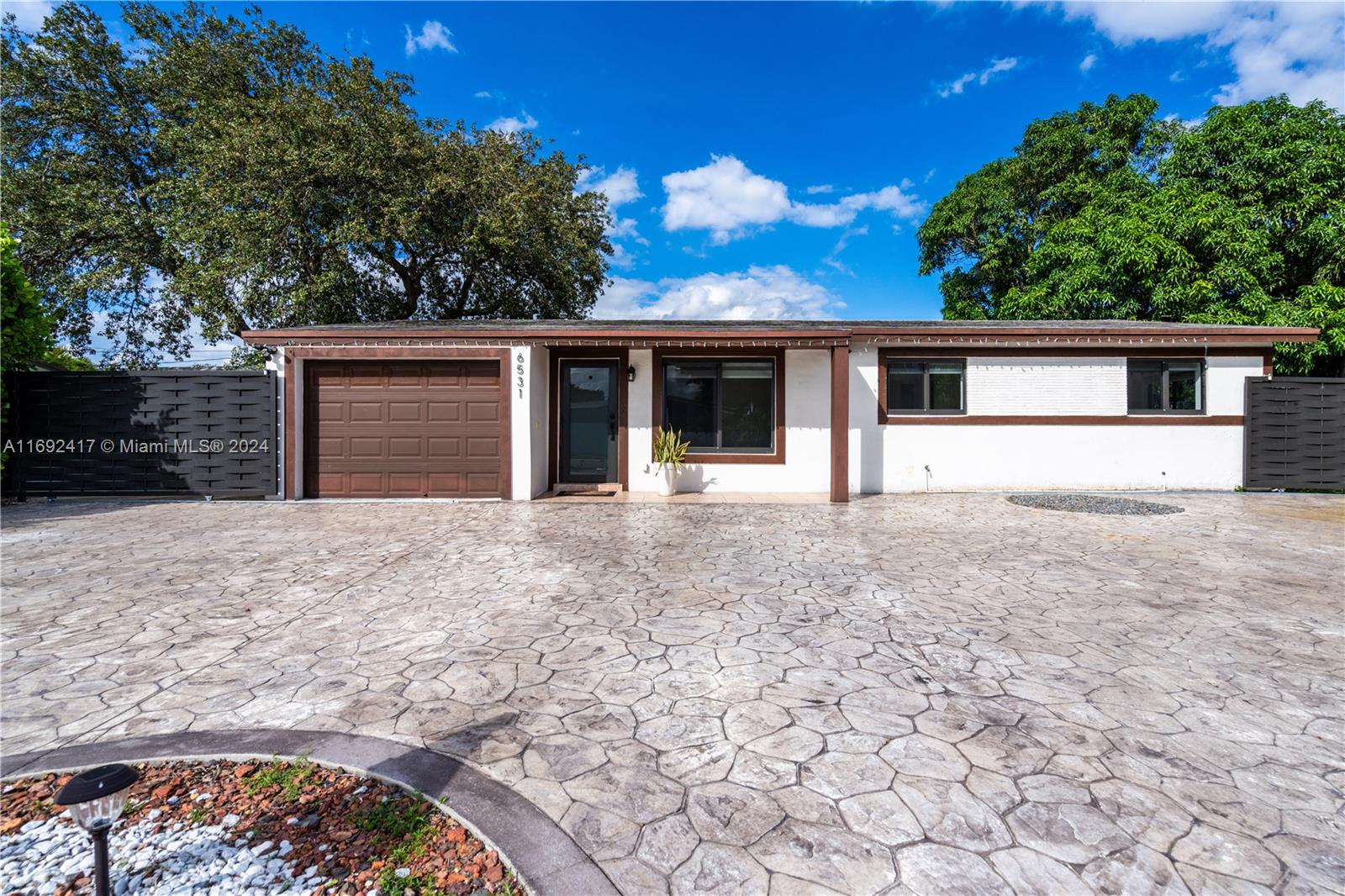 Property for Sale at 6531 Lincoln St, Hollywood, Broward County, Florida - Bedrooms: 4 
Bathrooms: 2  - $579,000