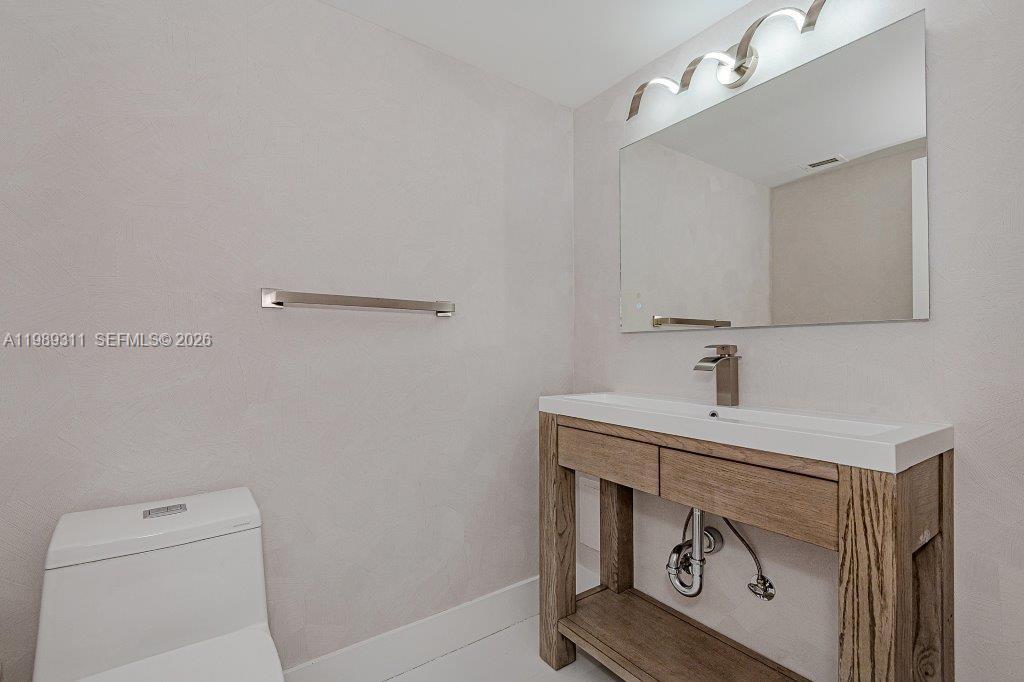 RONEY PALACE CONDO - Residential Lease