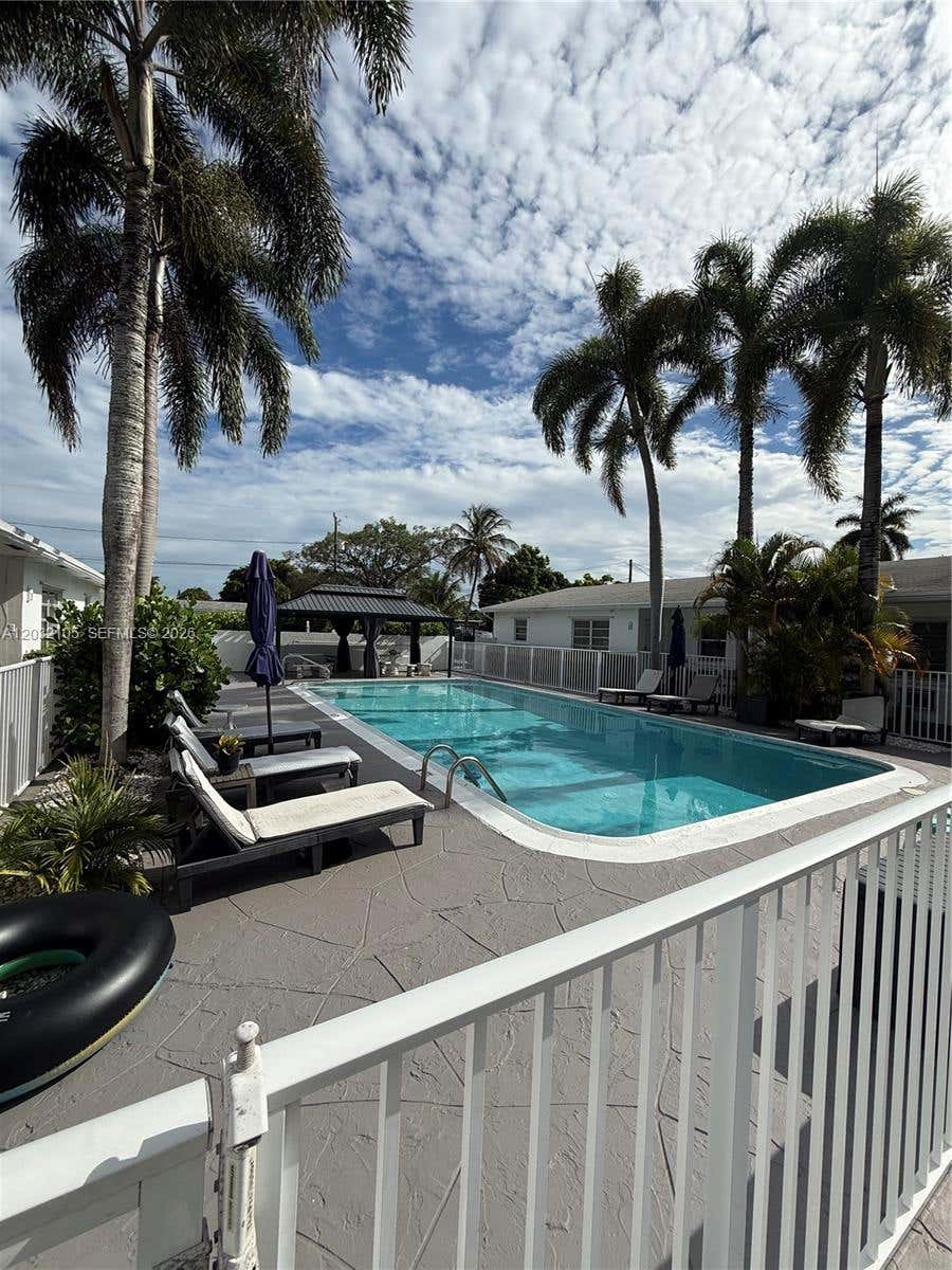Photo of 500 SW 7th St #510, Hallandale Beach, FL 33009 (MLS # A12032105)