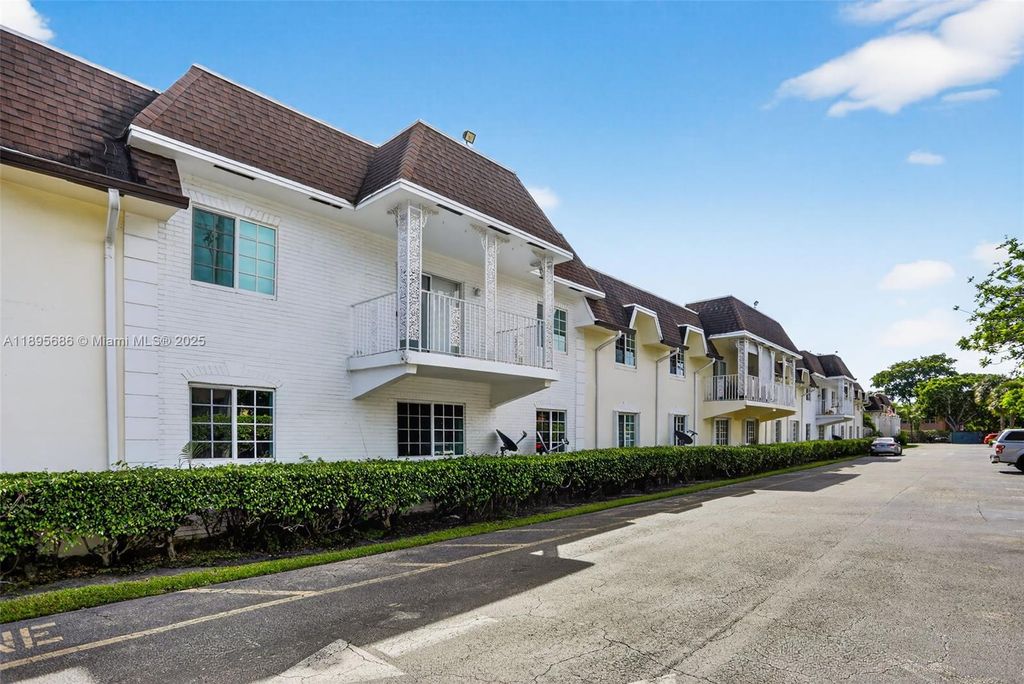 Photo of 700 SE 2nd Ave #311, Deerfield Beach, FL 33441 (MLS # A11895686)