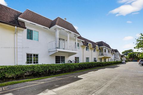 South Florida Bank Owned Foreclosure Deals From $100,000 700 SE 2nd Ave 311 Deerfield Beach FL 33441