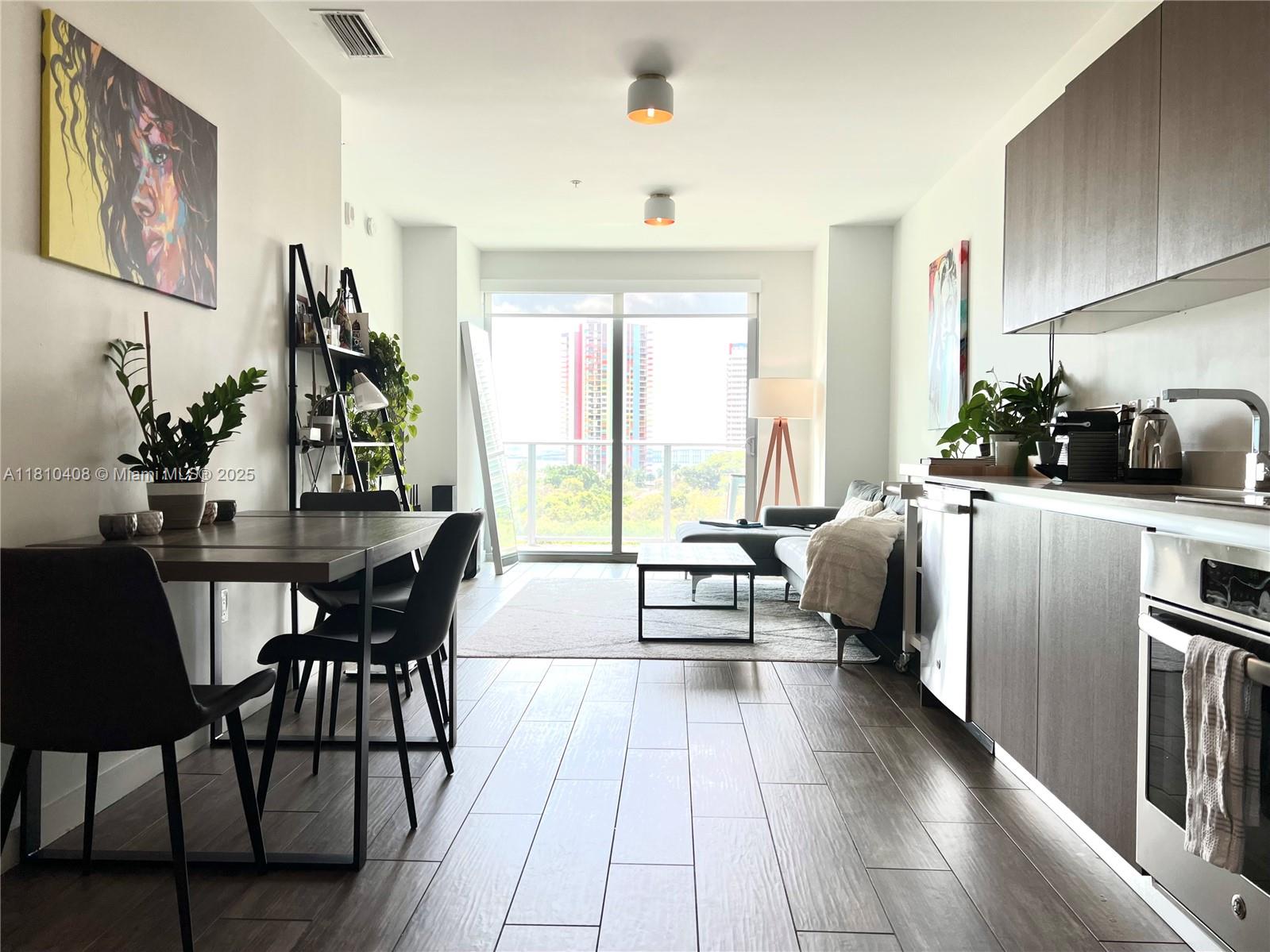 1600 Sw 1st Ave 813, Miami, Broward County, Florida - 1 Bedrooms  
1 Bathrooms - 