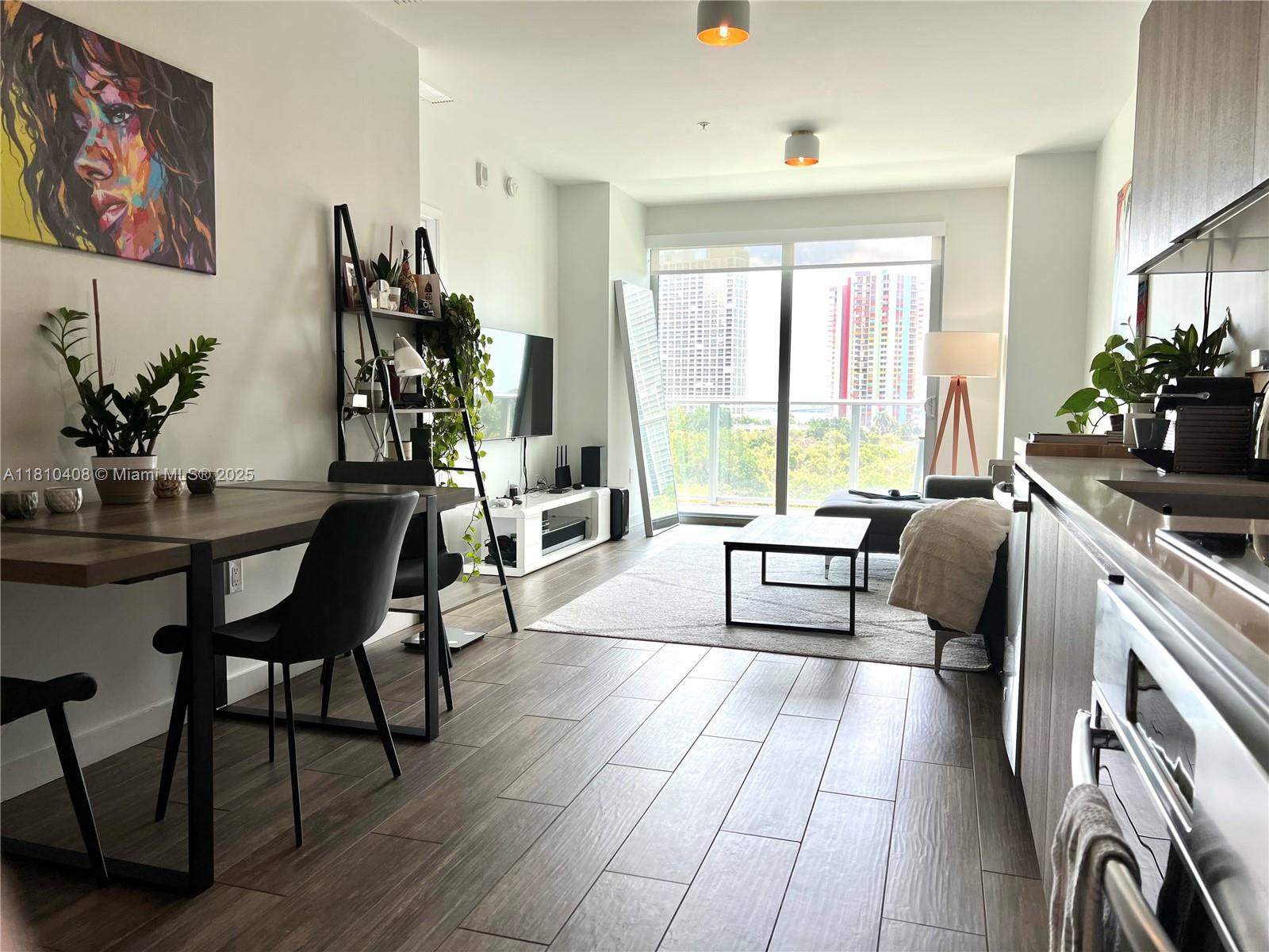 1600 SW 1st Ave 813