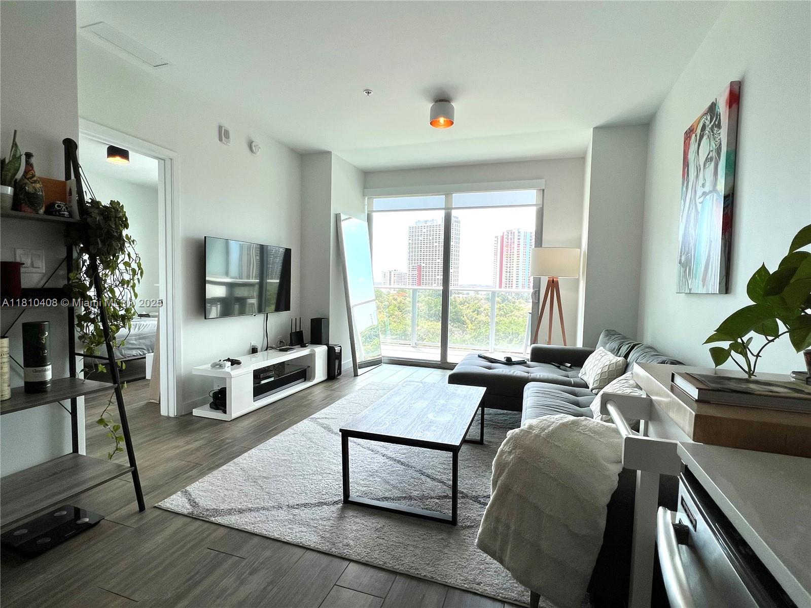 1600 SW 1st Ave 813