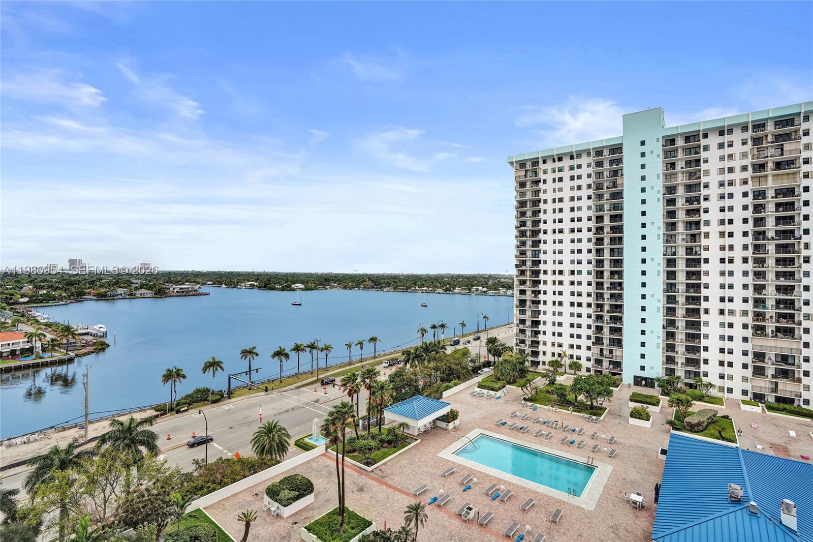 SUMMIT CONDO - Residential