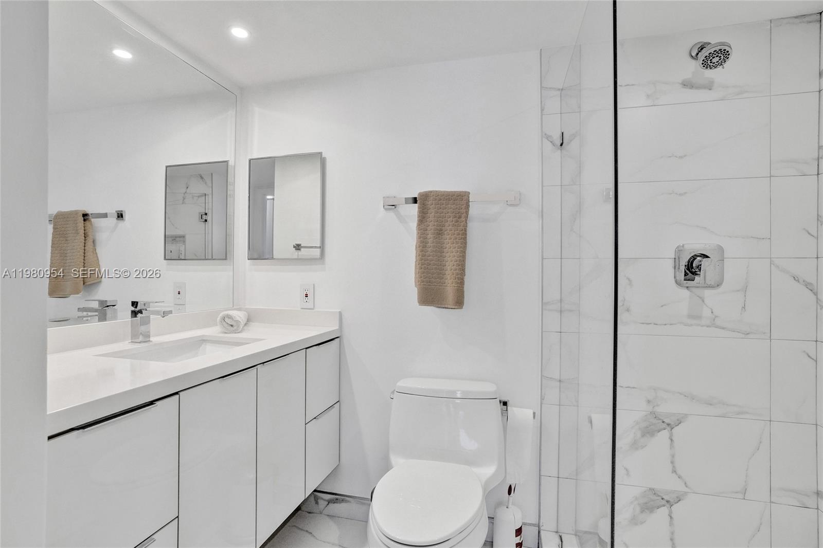 SUMMIT CONDO - Residential