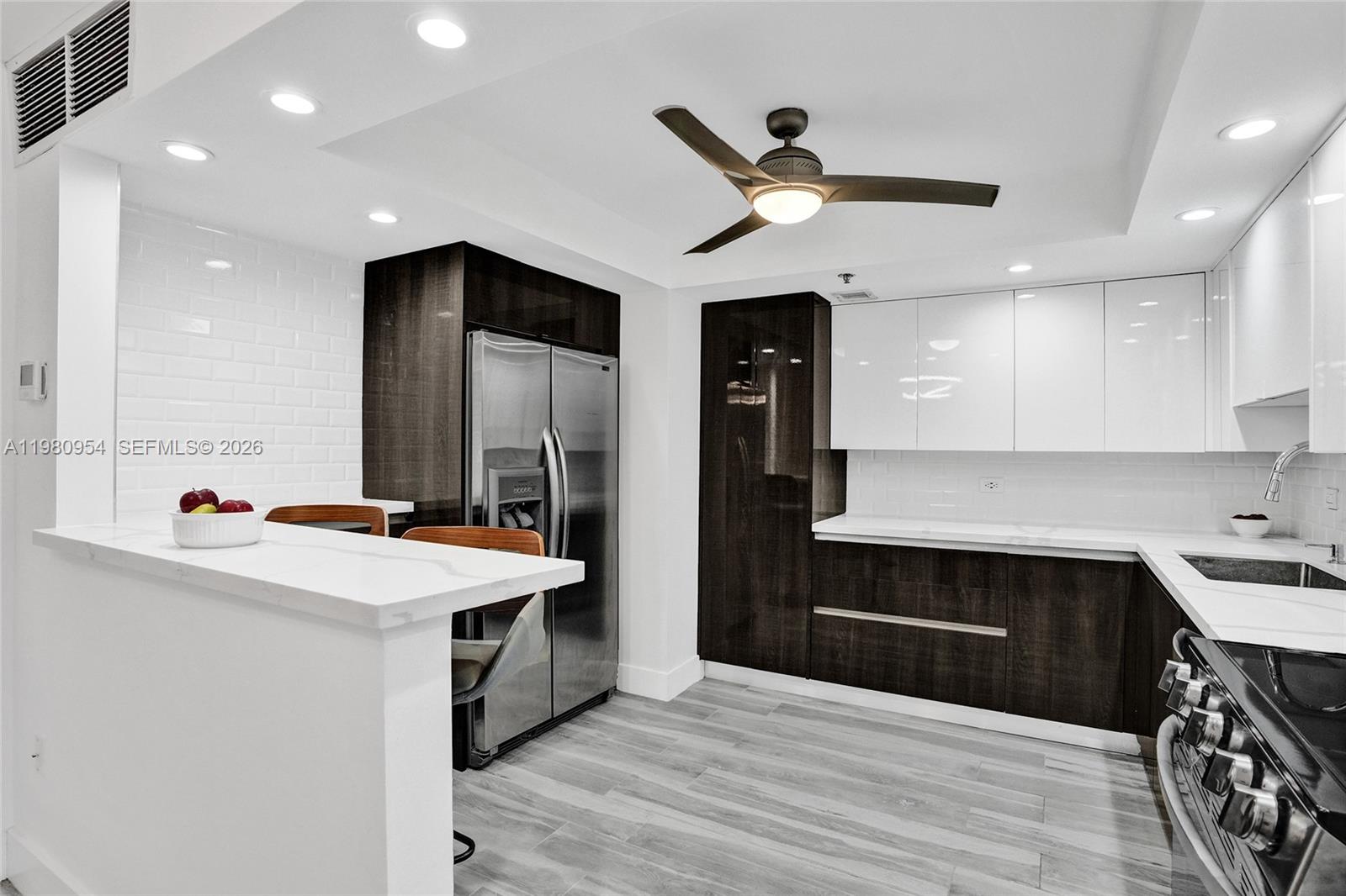 SUMMIT CONDO - Residential