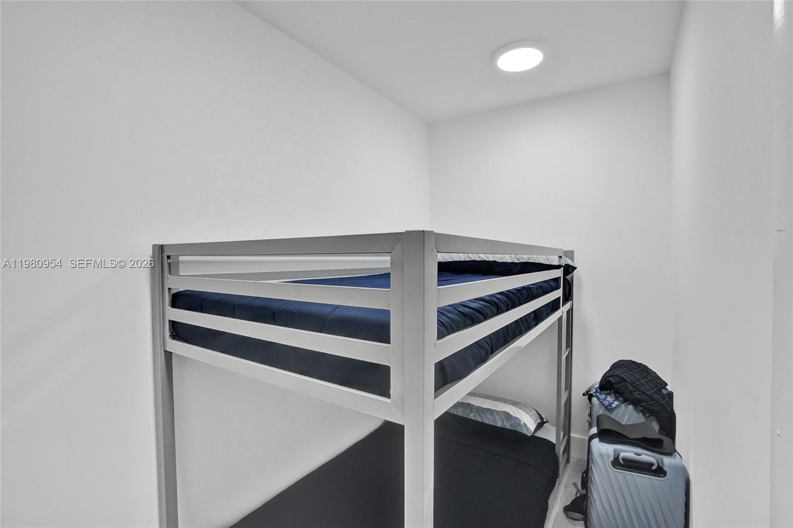 SUMMIT CONDO - Residential