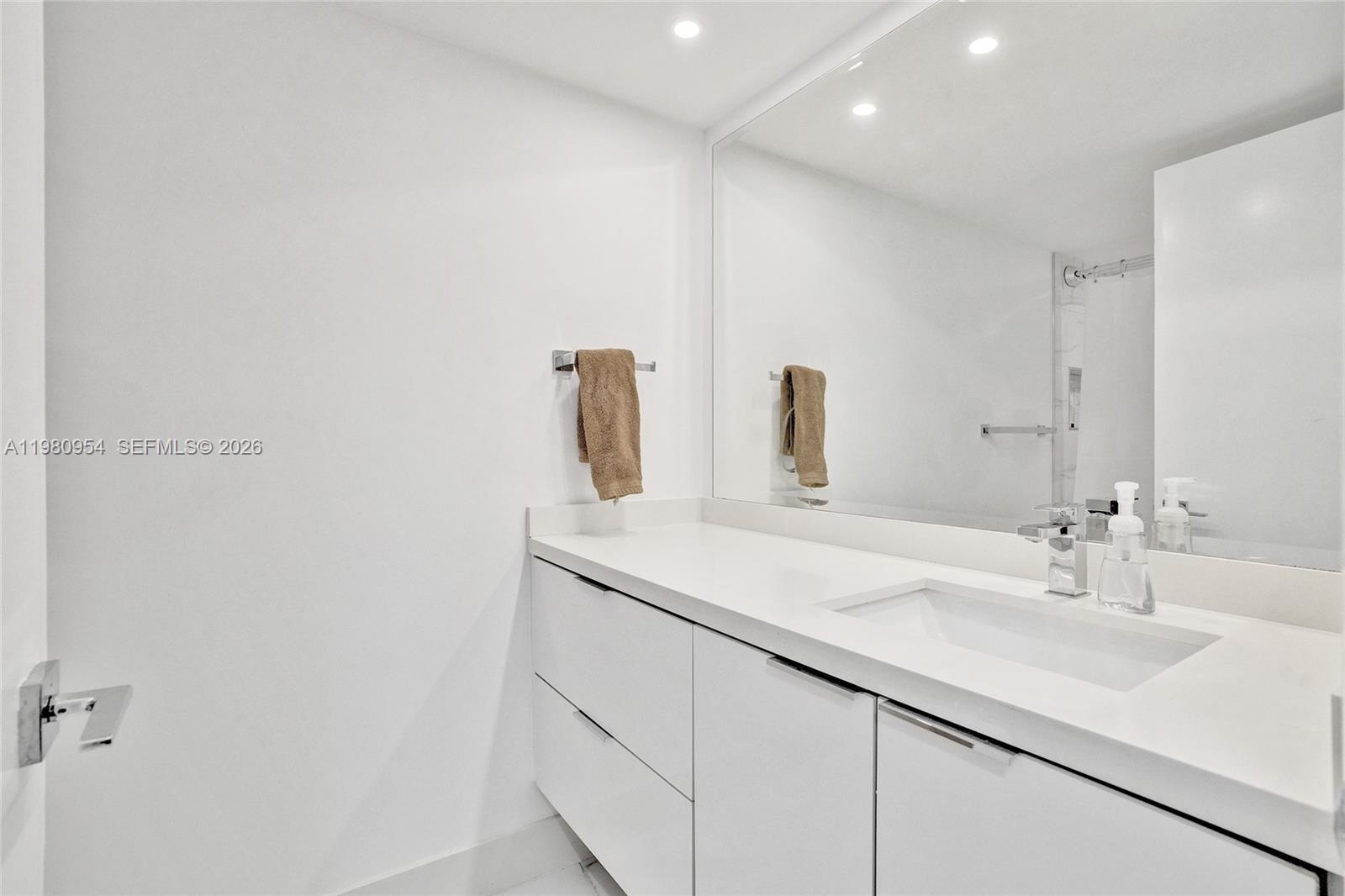 SUMMIT CONDO - Residential