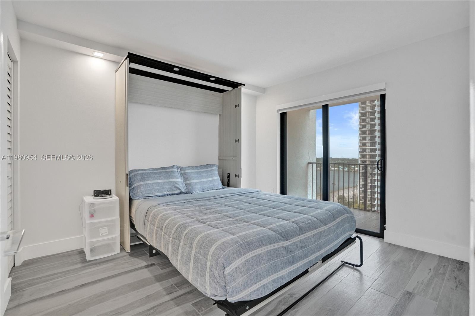 SUMMIT CONDO - Residential