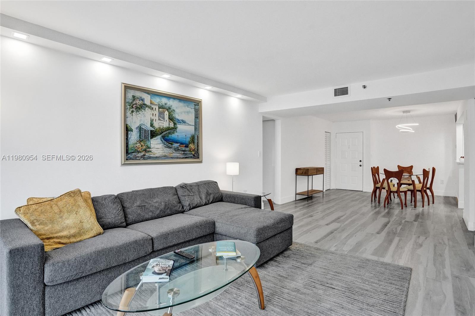 SUMMIT CONDO - Residential