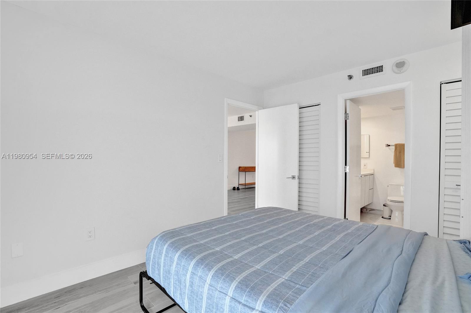 SUMMIT CONDO - Residential