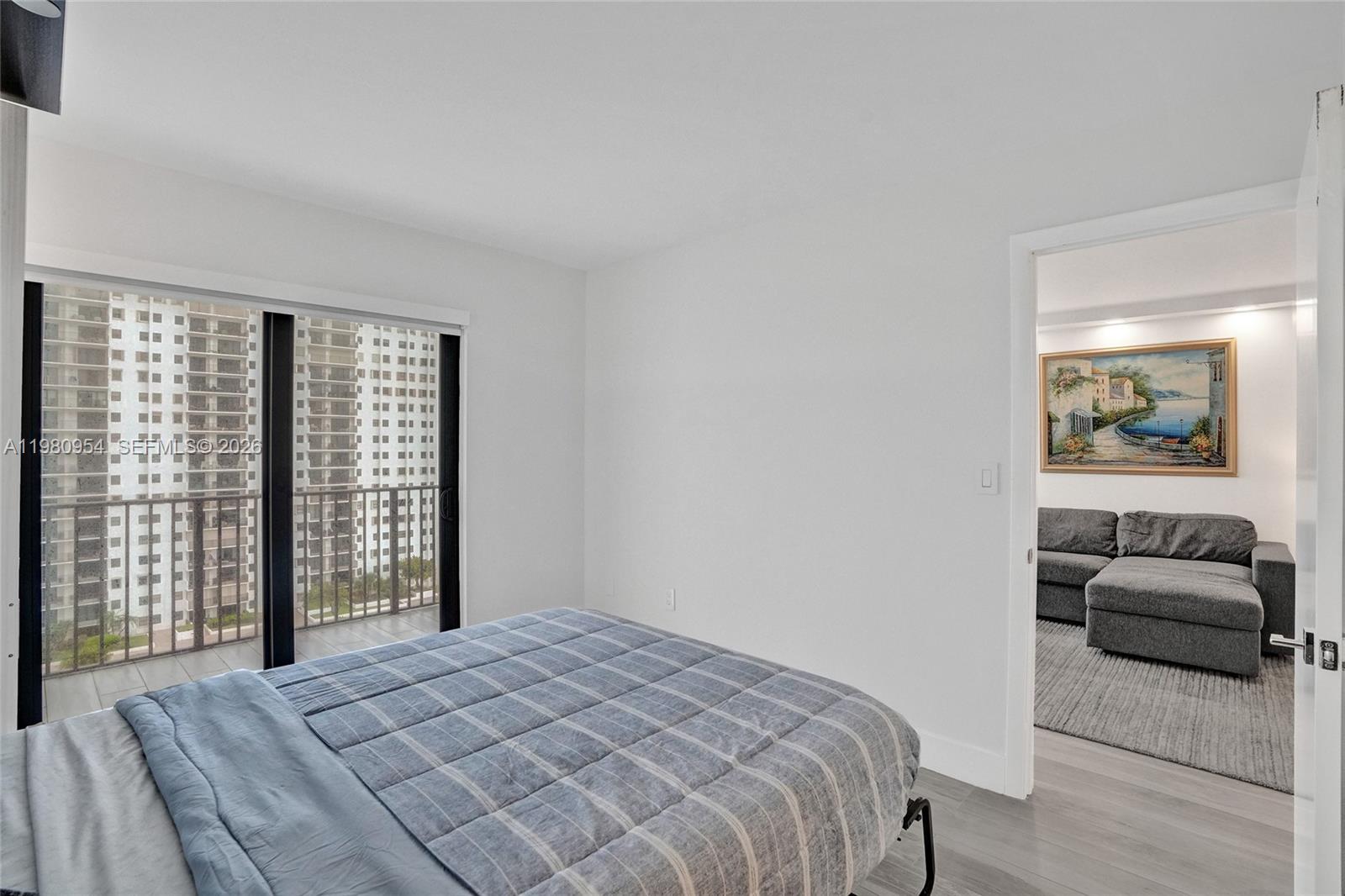 SUMMIT CONDO - Residential