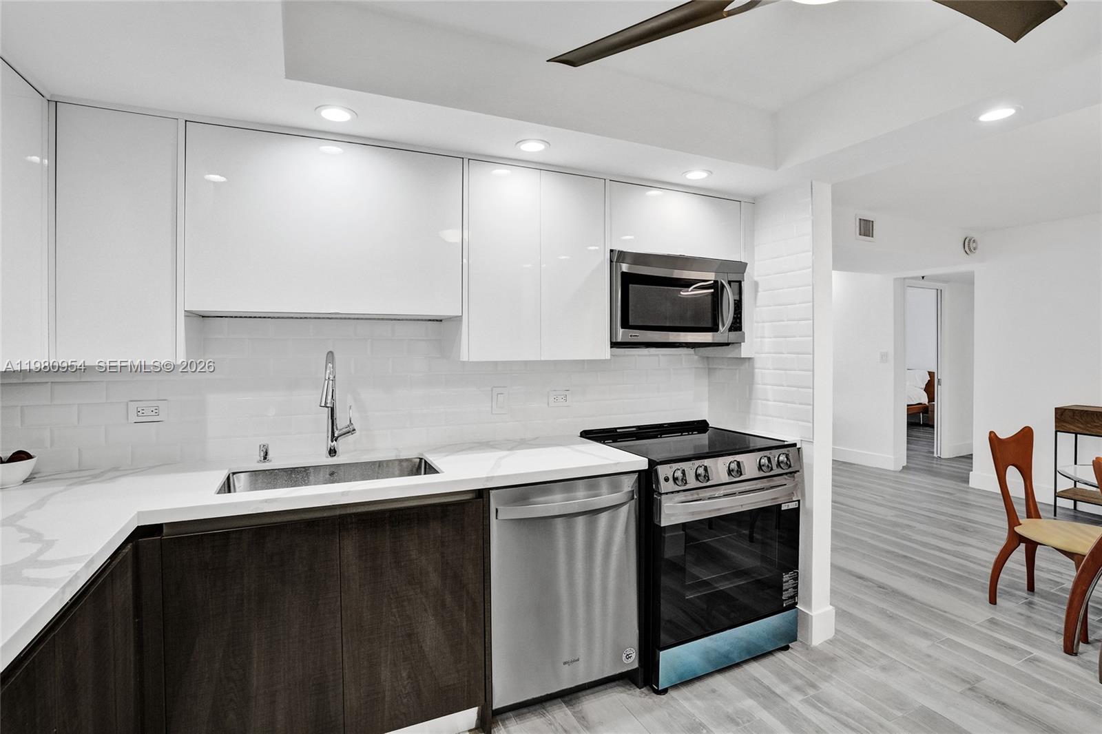 SUMMIT CONDO - Residential