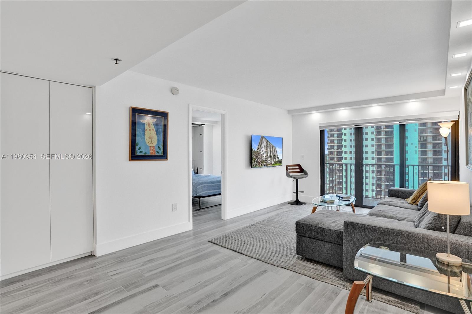 SUMMIT CONDO - Residential