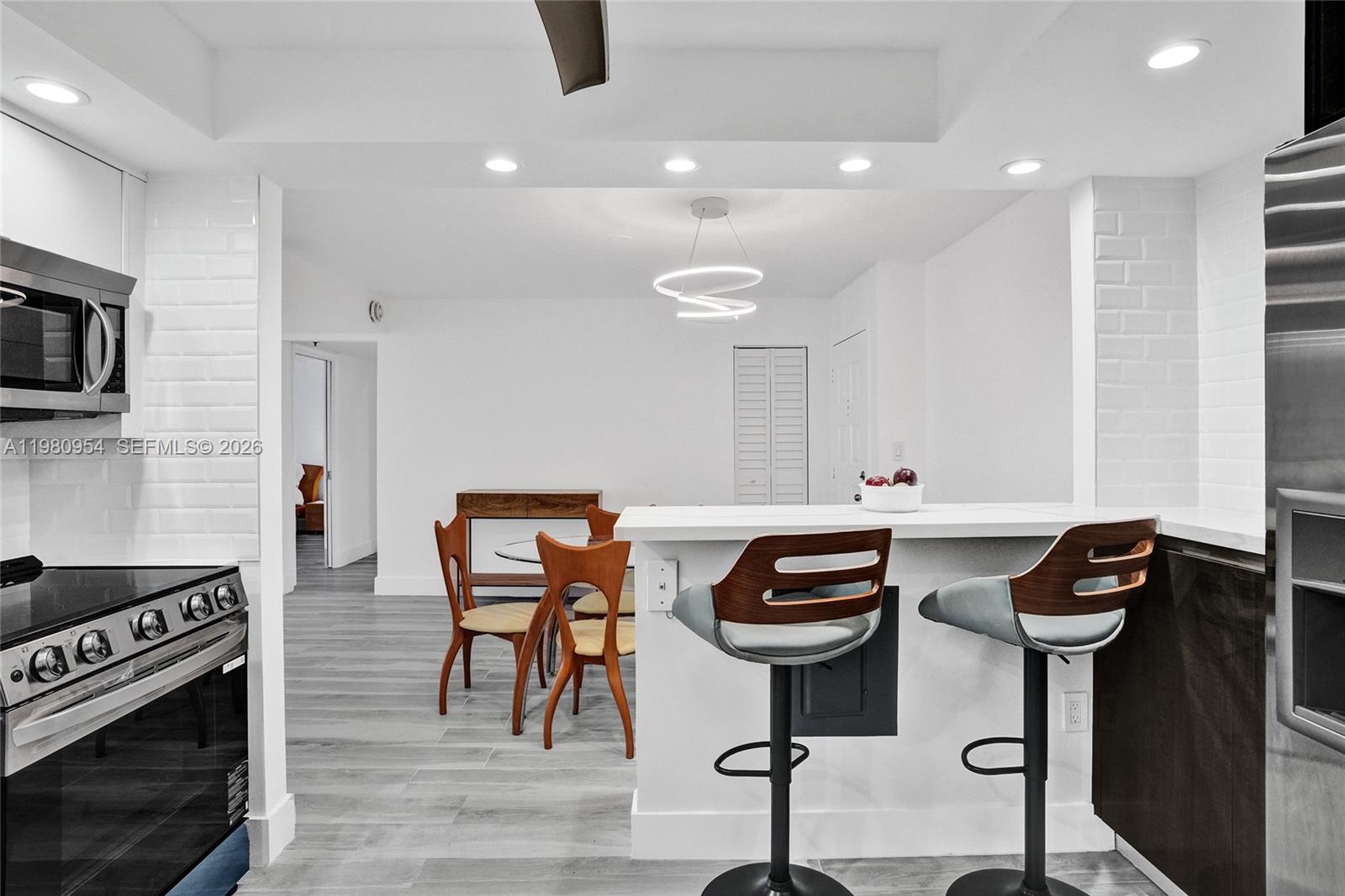 SUMMIT CONDO - Residential