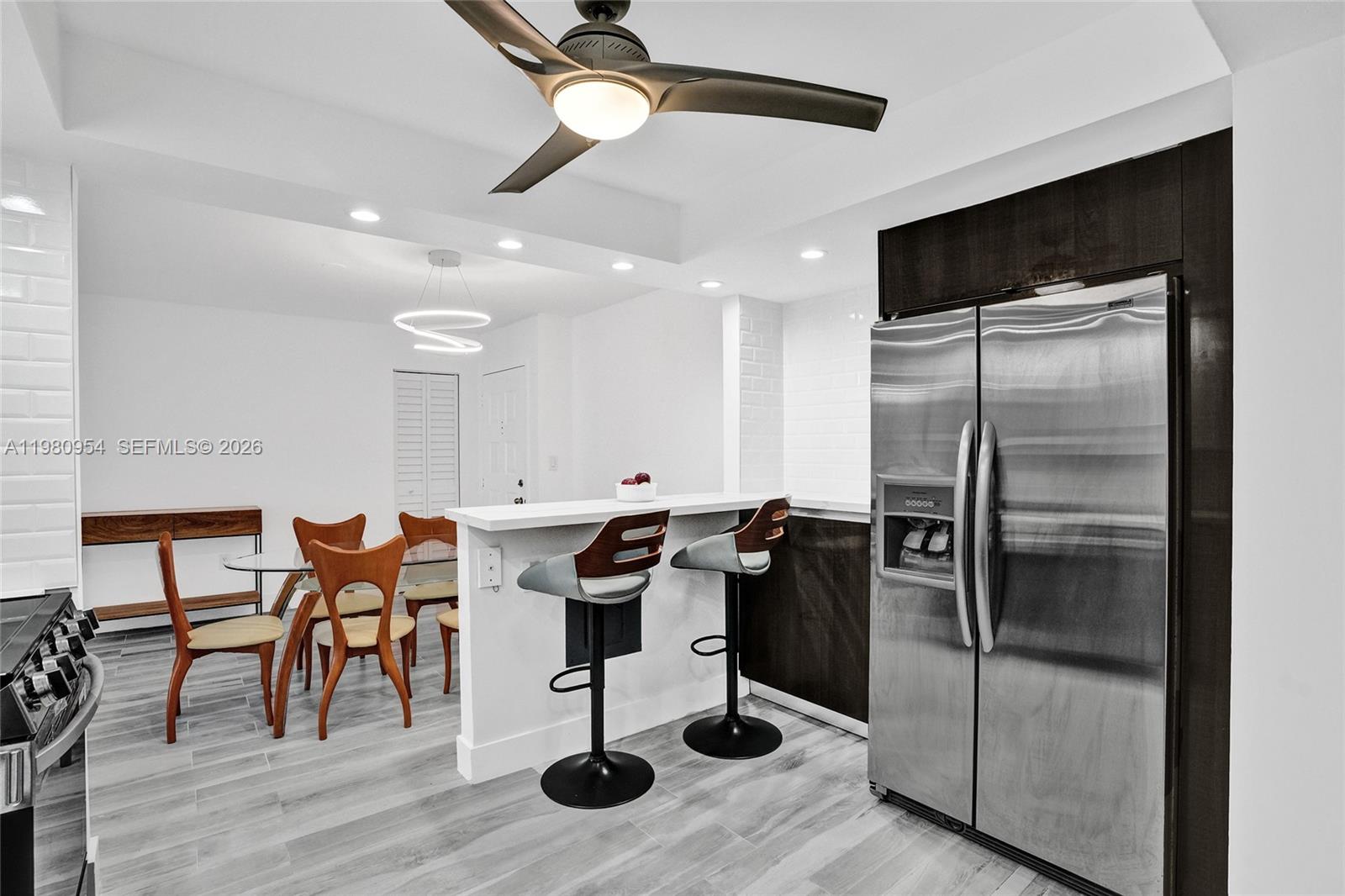 SUMMIT CONDO - Residential