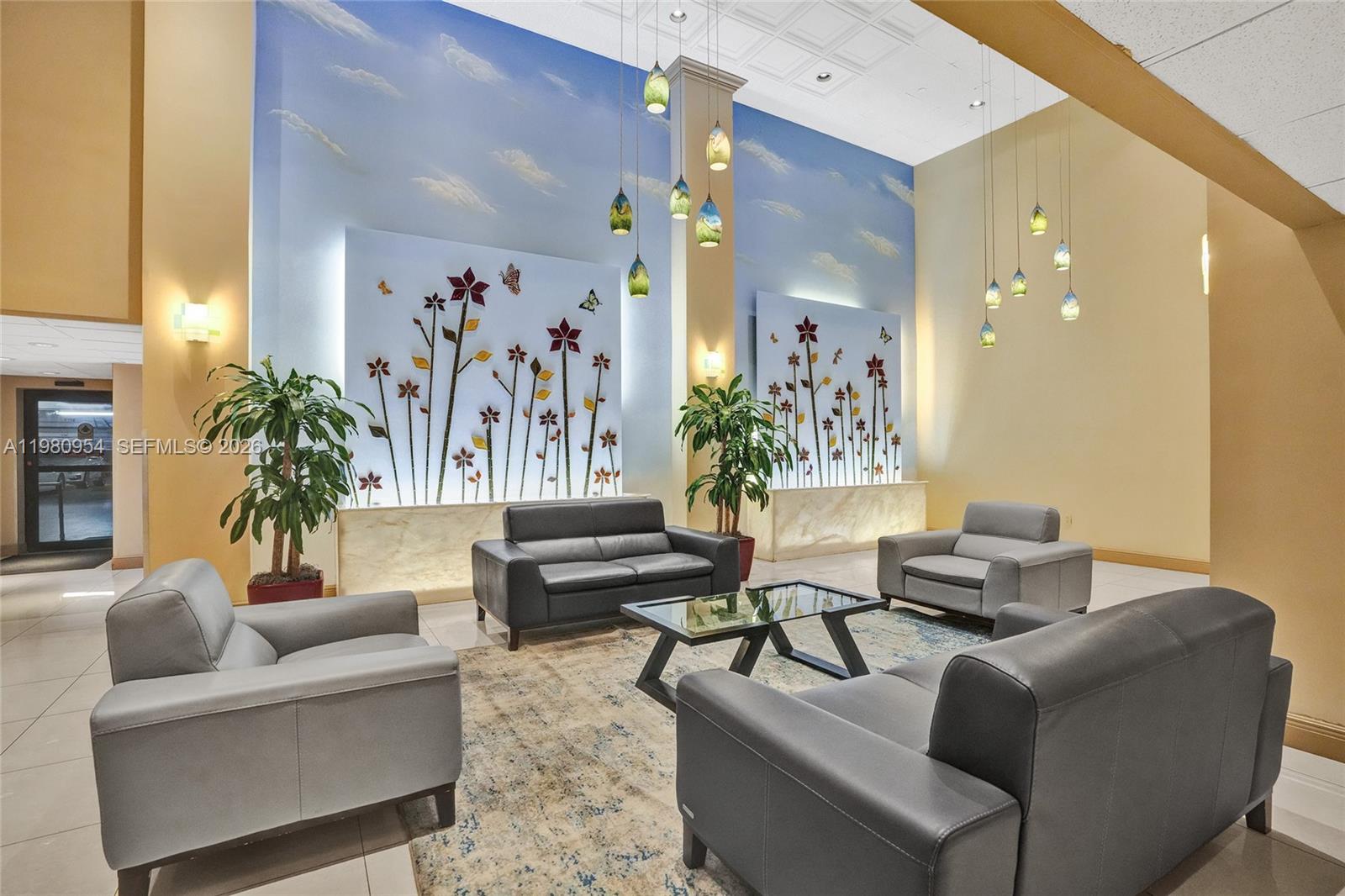 SUMMIT CONDO - Residential