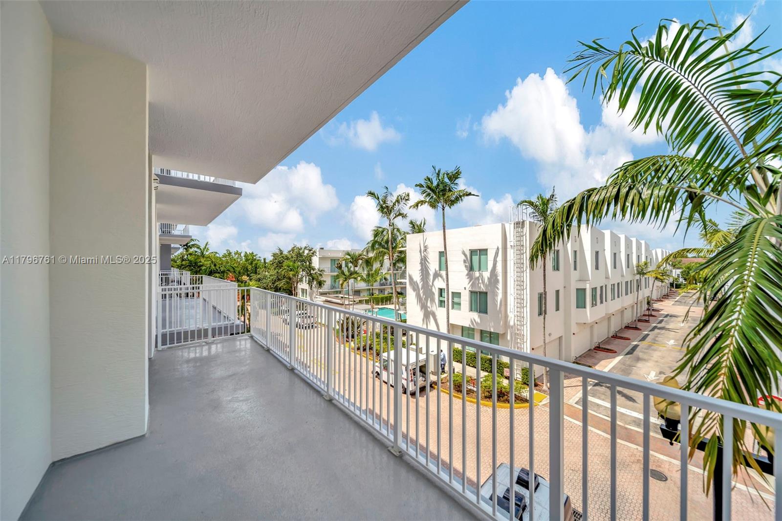 2100 Van Buren St 320