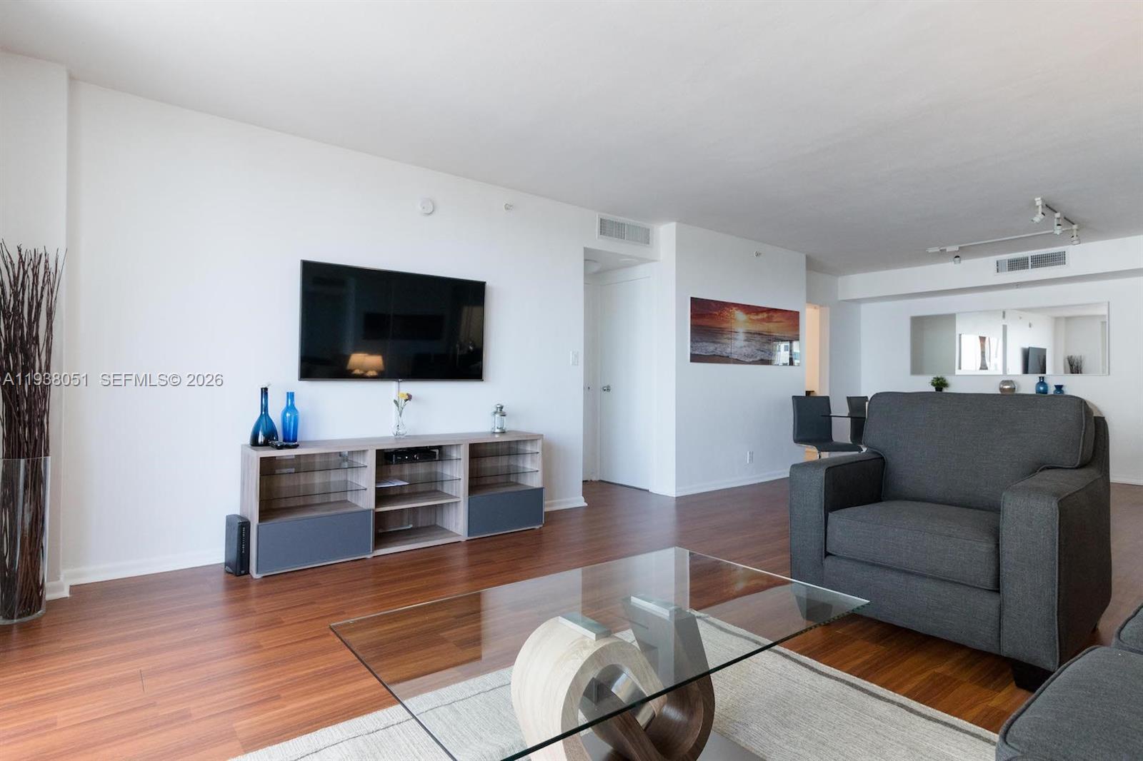 9195 Collins Ave 611